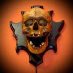 Retro Skeleton Wall Lamp – Resin Halloween Light for Haunted House & Weird-Themed Party Decorations - Image 4