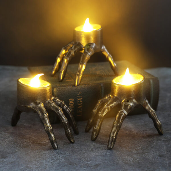 Halloween Skull Hand Lantern – Spooky Atmosphere Prop with Candle Light, Skeleton Foot Design for Haunted House & Party Decor