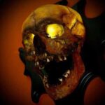 Retro Skeleton Wall Lamp – Resin Halloween Light for Haunted House & Weird-Themed Party Decorations - Image 6